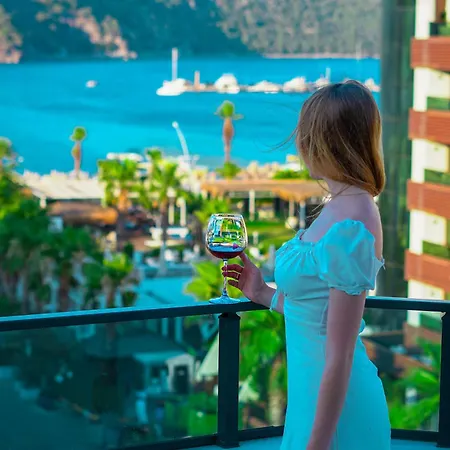 Hotel apartamentowy Icmeler 4*